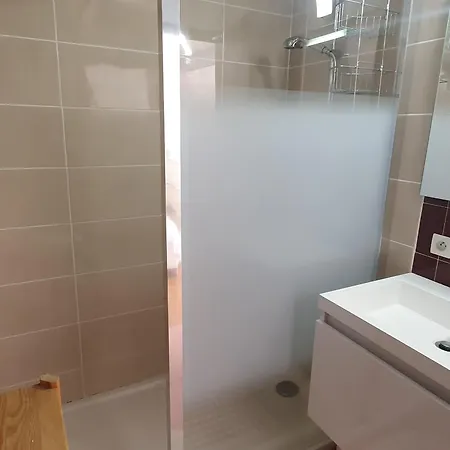 Avec Coin-nuit, Piscine, Terrasse Et Parking A Sainte-maxime, Proche Plages Et Commerces - Fr-1-780-74 Apartment Sainte-Maxime