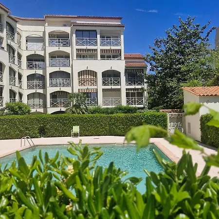 Apartment Avec Coin-nuit, Piscine, Terrasse Et Parking A Sainte-maxime, Proche Plages Et Commerces - Fr-1-780-74 Sainte-Maxime