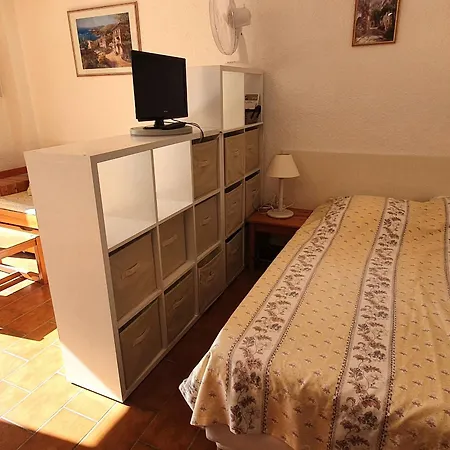 Avec Coin-nuit, Piscine, Terrasse Et Parking A Sainte-maxime, Proche Plages Et Commerces - Fr-1-780-74 *