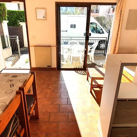 公寓 Avec Coin-nuit, Piscine, Terrasse Et Parking A Sainte-maxime, Proche Plages Et Commerces - Fr-1-780-74 圣马克西姆