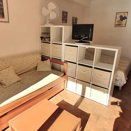 Avec Coin-nuit, Piscine, Terrasse Et Parking à Sainte-maxime, Proche Plages Et Commerces - Fr-1-780-74 Appartamento *