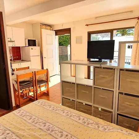 Avec Coin-nuit, Piscine, Terrasse Et Parking à Sainte-maxime, Proche Plages Et Commerces - Fr-1-780-74 Appartamento