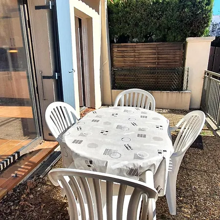 Avec Coin-nuit, Piscine, Terrasse Et Parking à Sainte-maxime, Proche Plages Et Commerces - Fr-1-780-74 *