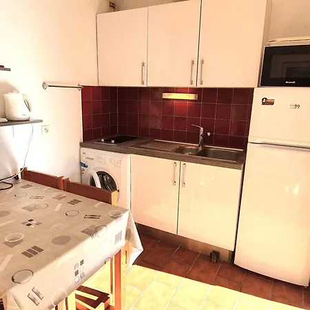 Avec Coin-nuit, Piscine, Terrasse Et Parking à Sainte-maxime, Proche Plages Et Commerces - Fr-1-780-74 Appartamento *