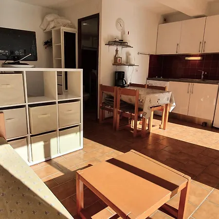 Avec Coin-nuit, Piscine, Terrasse Et Parking à Sainte-maxime, Proche Plages Et Commerces - Fr-1-780-74 * Sainte-Maxime